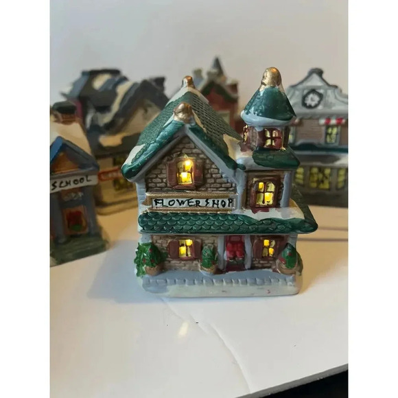 Greenbrier Intl. Lot of Twelve (12) Lighted Houses Stores, etc - Picture 1 of 12